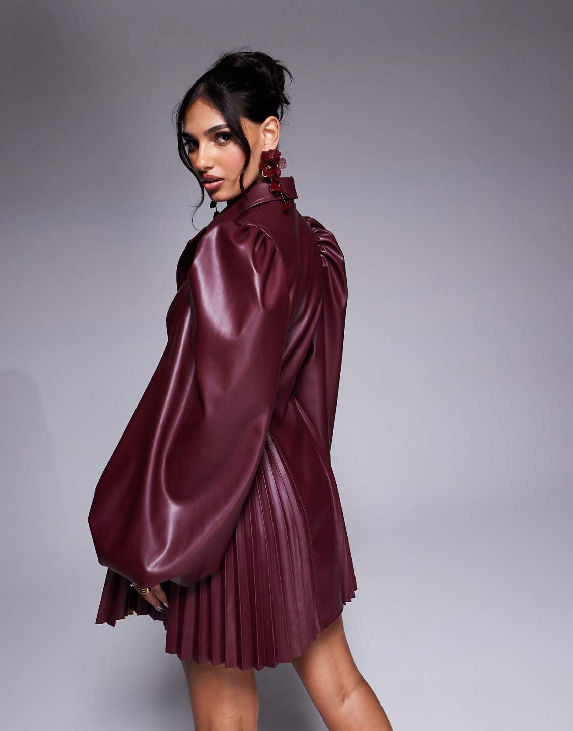 Balloon sleeve mini dress with pleats in burgundy